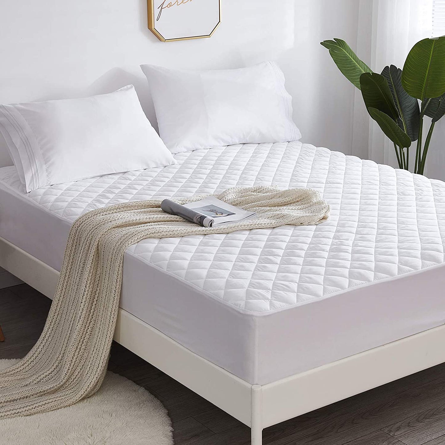 MINCOCO  Waterproof Bed Cover